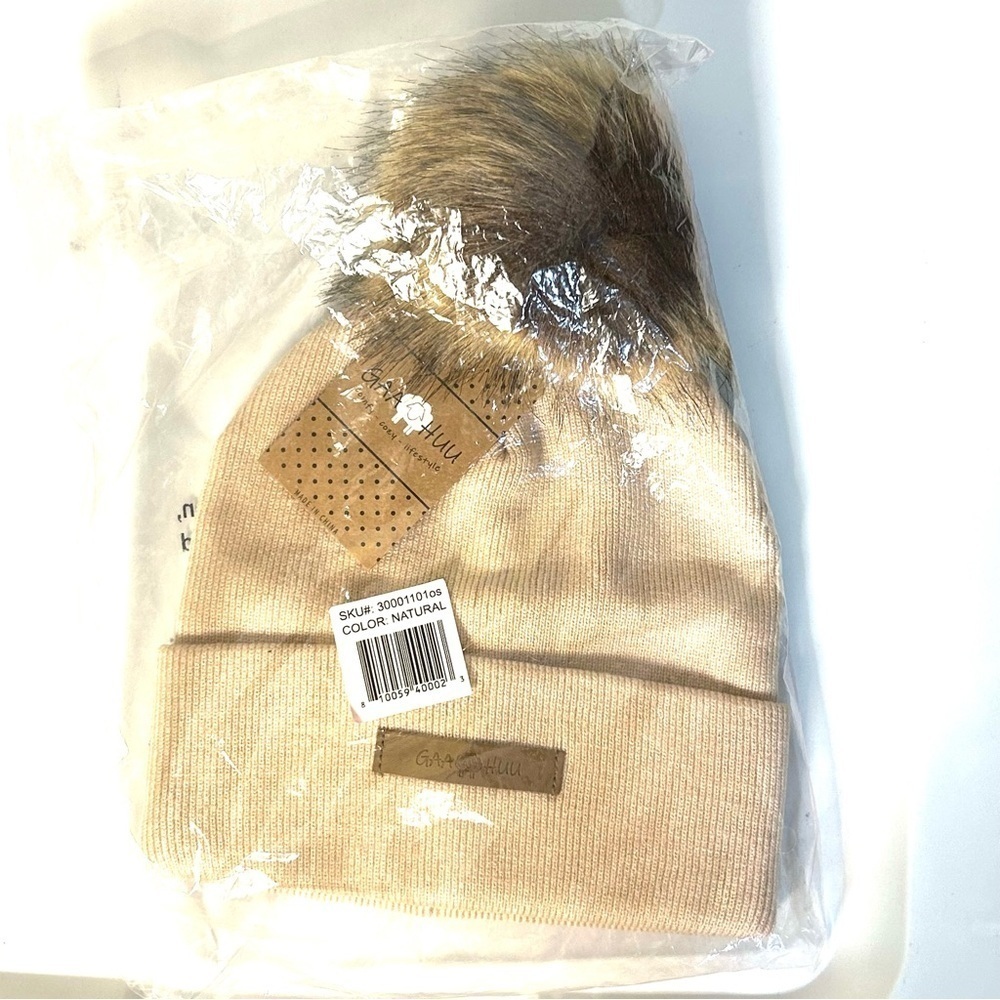 Gaa Huu Womens One Size Natural Beige Pom Pom Beanie Winter Warm Hat NEW